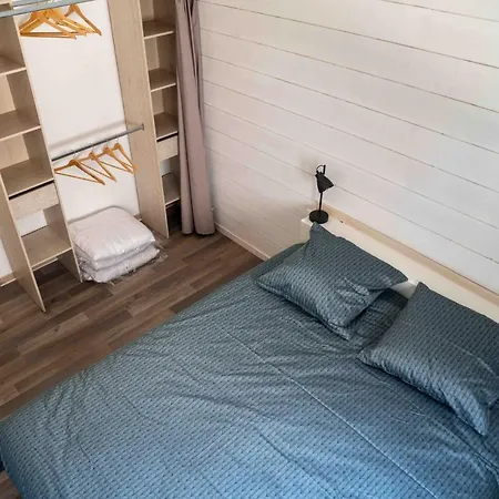 Maison Chaleureuse Avec Exterieur Pres De La
