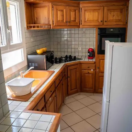 Maison Chaleureuse Avec Exterieur Pres De La *